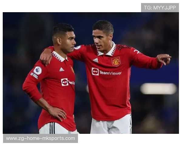 曼联进攻试图加速推进,瓦拉内稳住后场